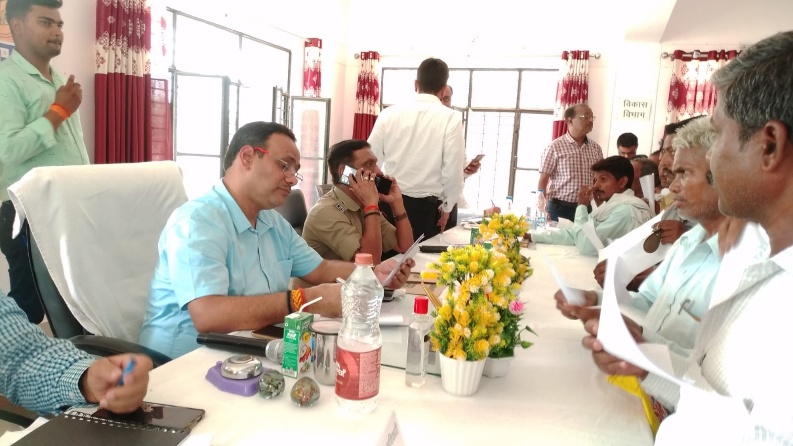तहसील दिवस में कुल 177 शिकायतें प्राप्त हुईं जिसमें से 9 शिकायतों का निस्तारण मौके पर, एक्स ई एन शारदा नहर तथा A M.A. जिला पंचायत के अनुपस्थित होने पर जवाब तलब 